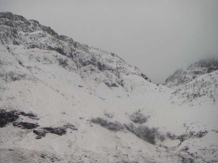 The West face of Aonach Dubh with Stob Coire nam Beith hidden in the cloud behind. 
