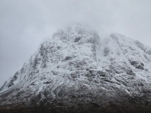 More avalanches with continuous stormy weather