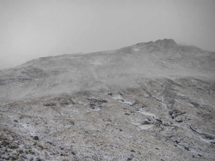 Snow blowing rightwards across the upper South slopes of Stob Coire Raineach. 