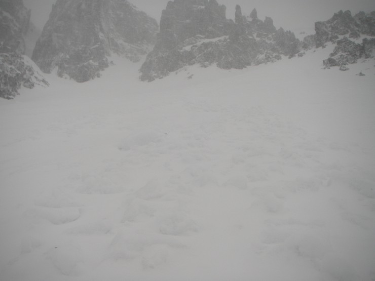 Small track of debris below Pinnacle Buttress released during the thaw conditions.