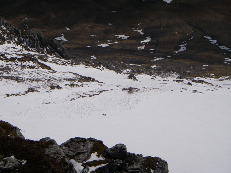 This looked like a wet snow slide caused by the warm sun on the SE aspect of Stob Coire Raineach