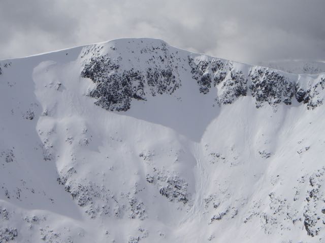 Sloughing, precipitated by cornice collapse under Clach Leathad