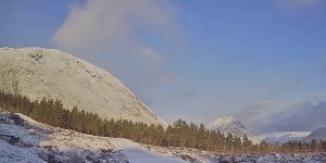 Snow falls to lower levels on Easter Saturday.